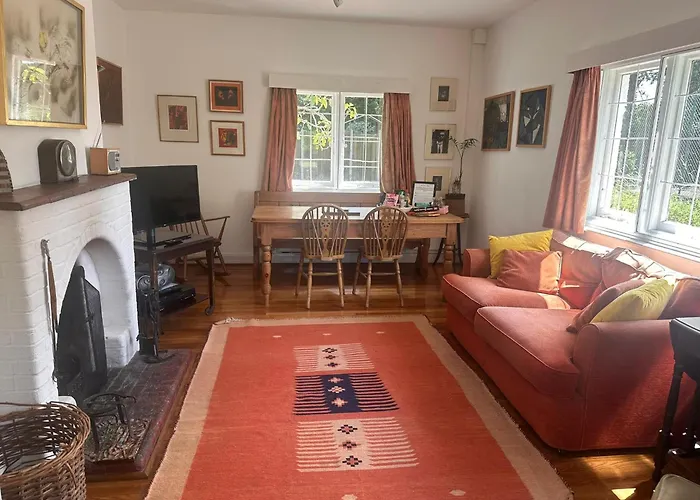 Cosy Cottage With Large Garden I Semi Rural Retreat! Nearby Countryside, Beaches & Goodwood - Chichester Holiday Properties